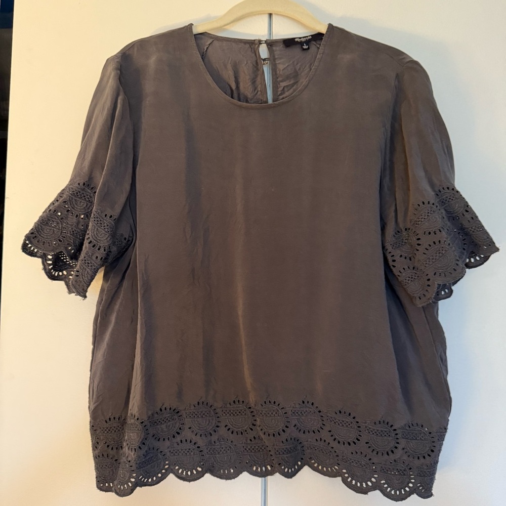 ALL OFFERS ACCEPTED! Madewell grey short sleeve lace scallop top size large
